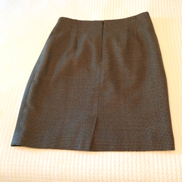 Jones New York Women's Wool Skirt, Gray and black checkered, US size 14 - Picture 2 of 7